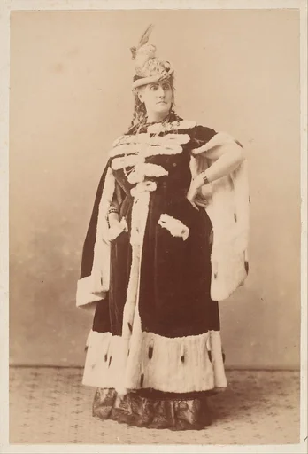 [La Comtesse in Ermine Cape]