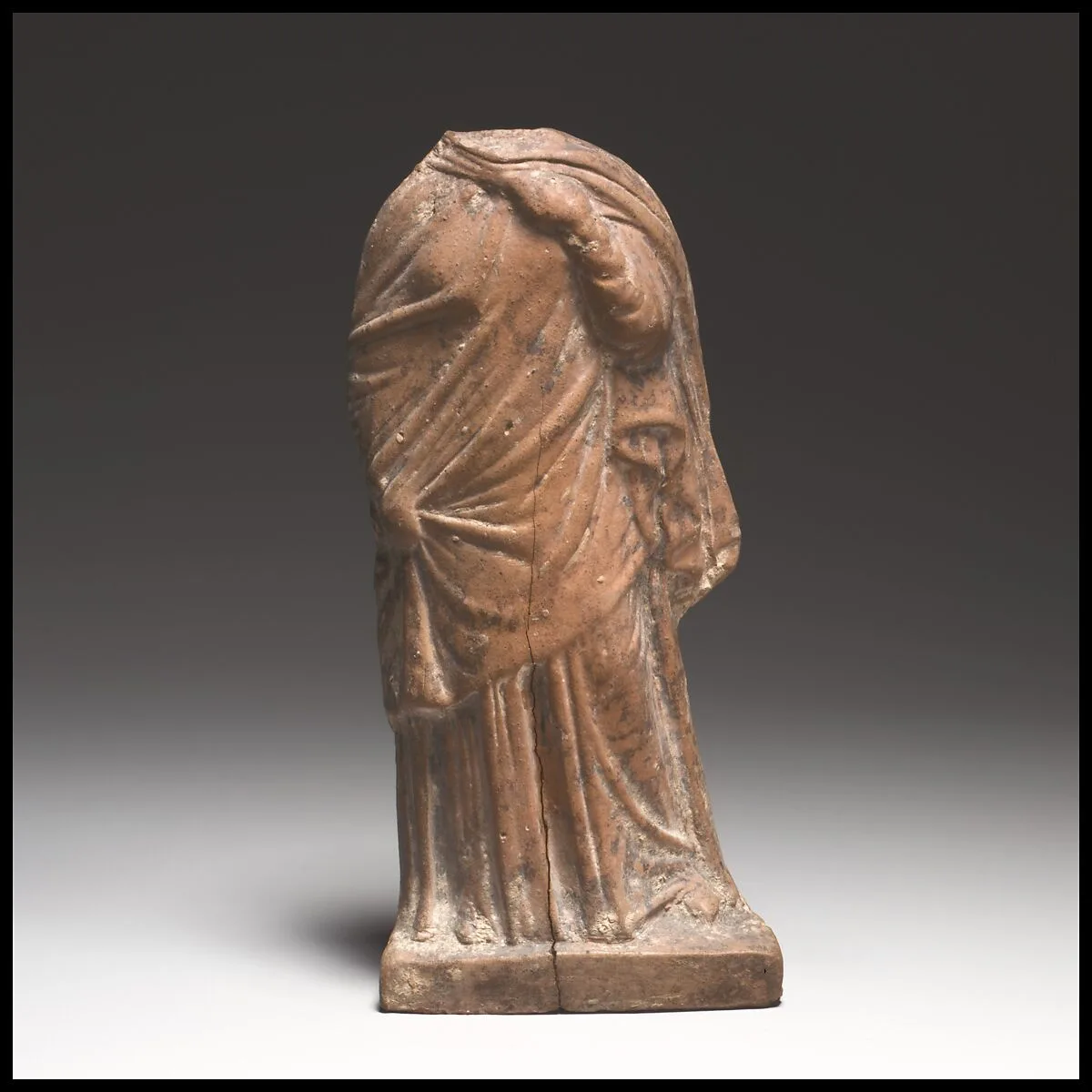 Terracotta statuette of a woman — Unknown