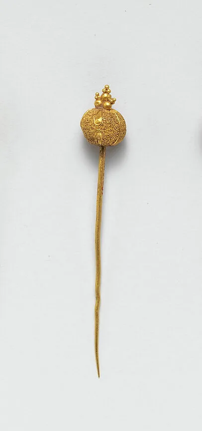 Gold pin — Unknown