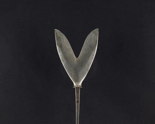 Arrowhead (<i>Yanone</i>)