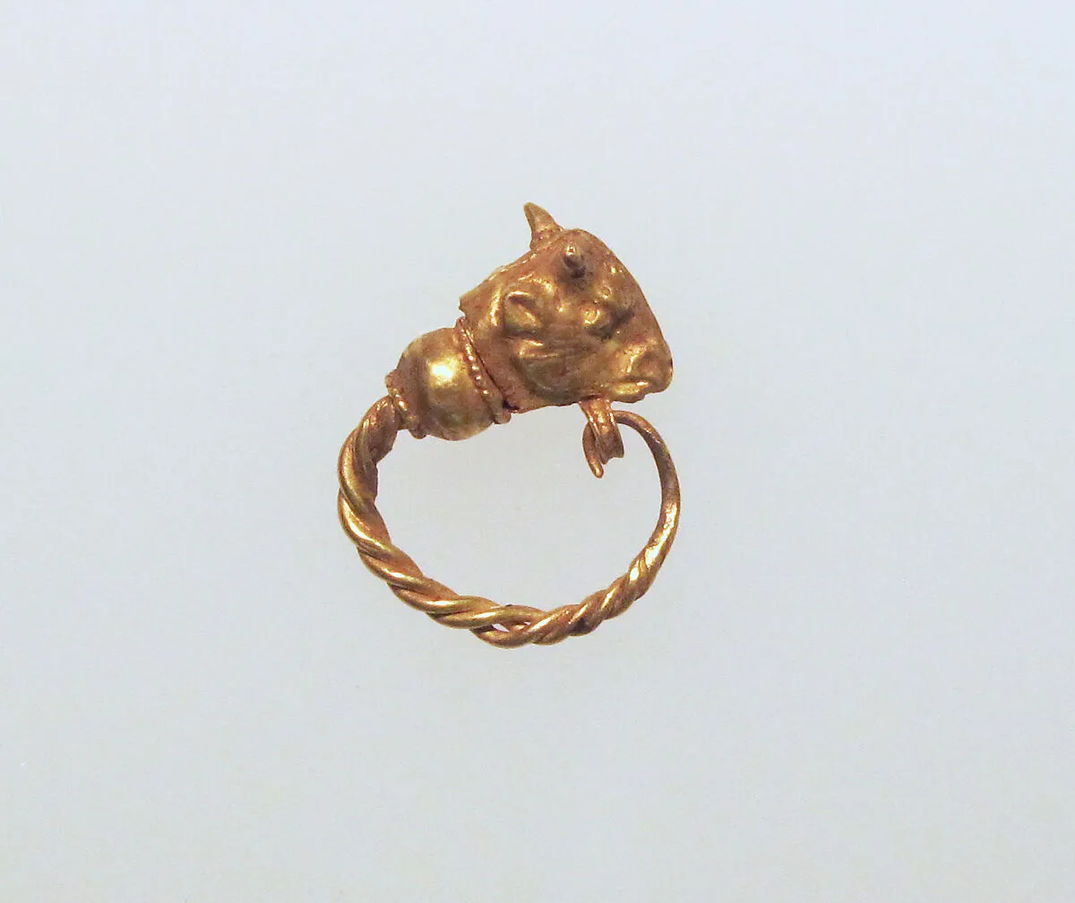 Gold earring with head of a bull — Unknown
