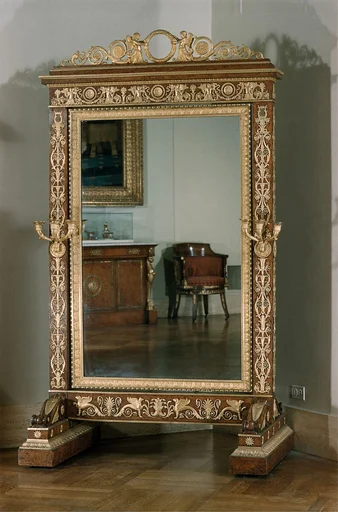 Cheval glass (psyché)