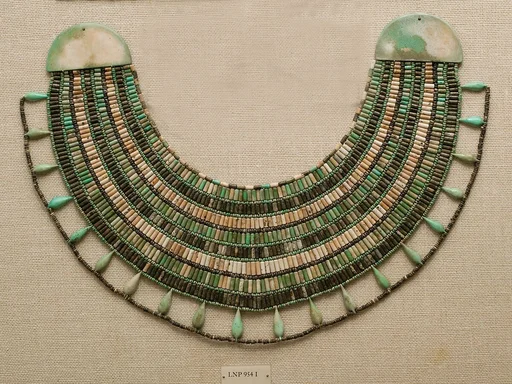Broad collar