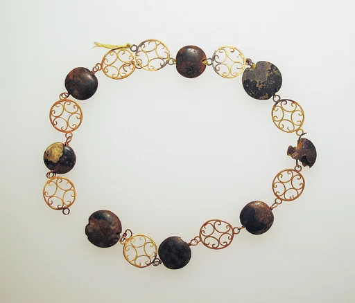 Necklace with paste beads