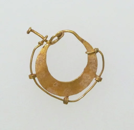 Earring, crescent-shaped