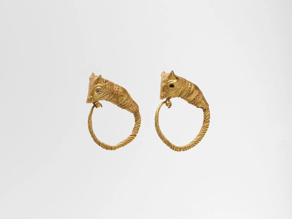 Gold earring with head of a bull — Unknown