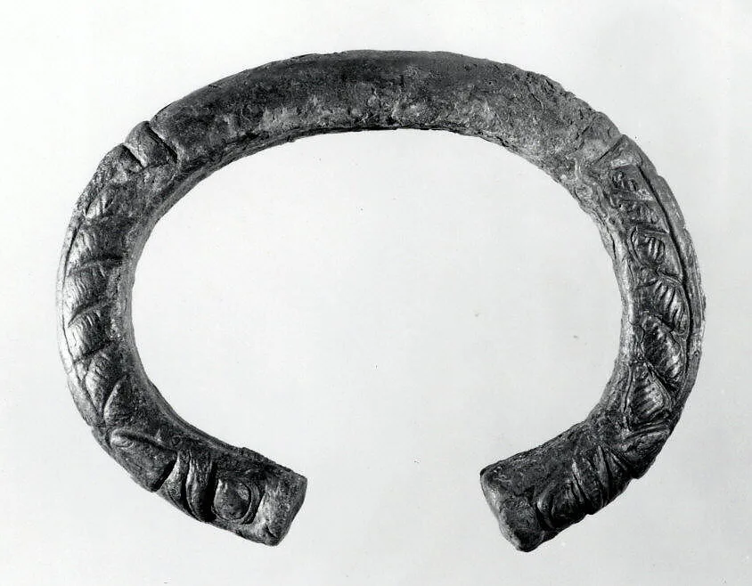Bracelet with lion's-head terminals — Unknown