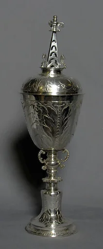 Standing cup with cover