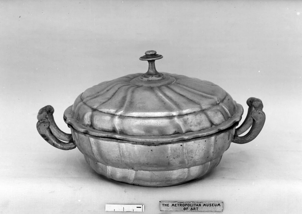 Broth bowl with cover — Unknown