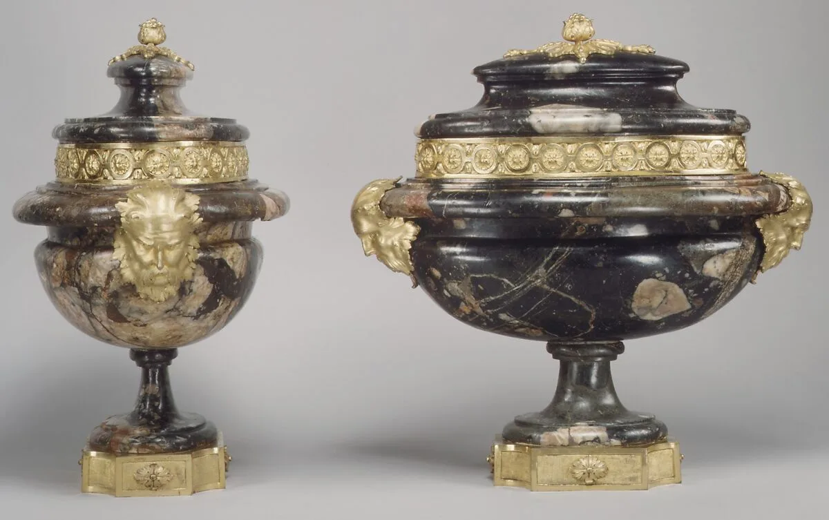 Pair of urns with covers — Unknown
