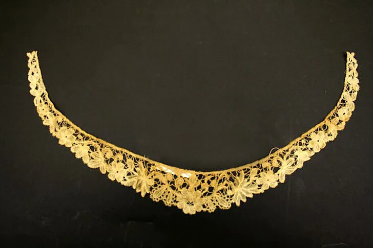 Collar — Unknown