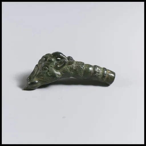 Pin with head of a goat