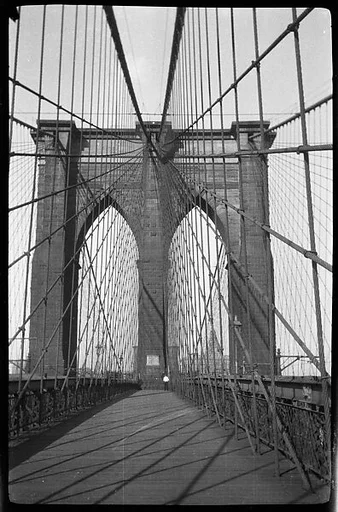 [Brooklyn Bridge, New York]