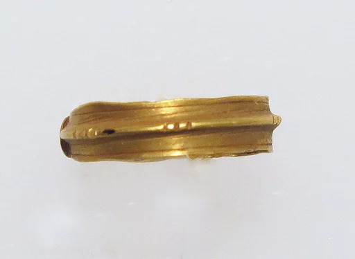 Ring, spiral with overlapping ends