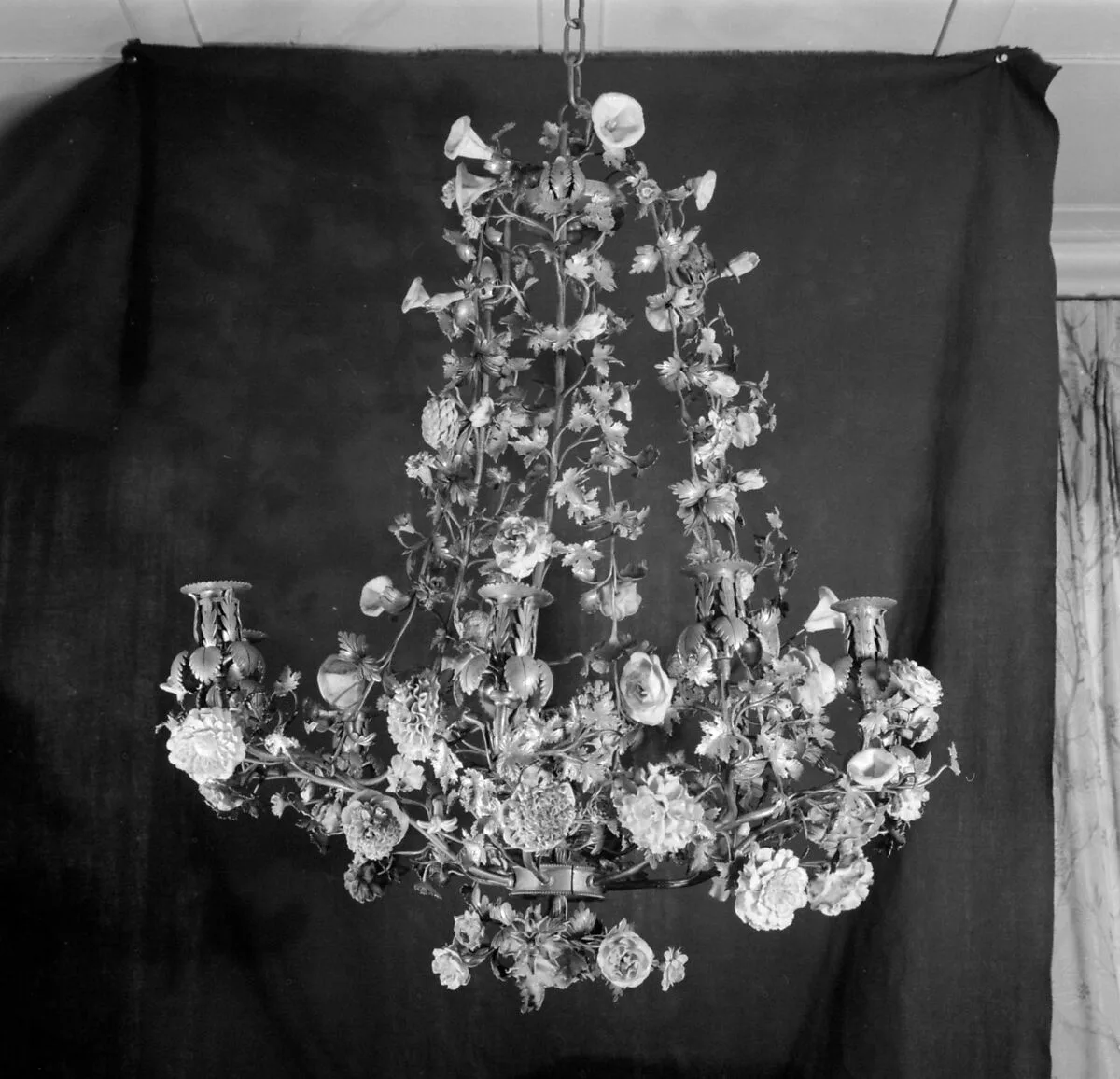 Nine-light chandelier — Unknown