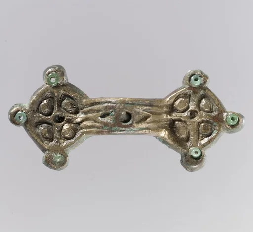 Equal-Arm Brooch