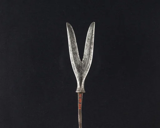 Arrowhead (<i>Yanone</i>)