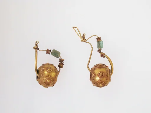 Earring with beads