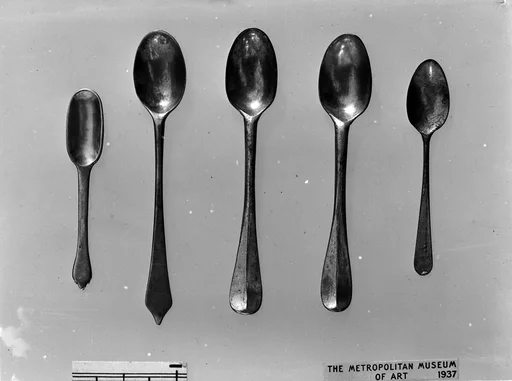 Snuff spoon