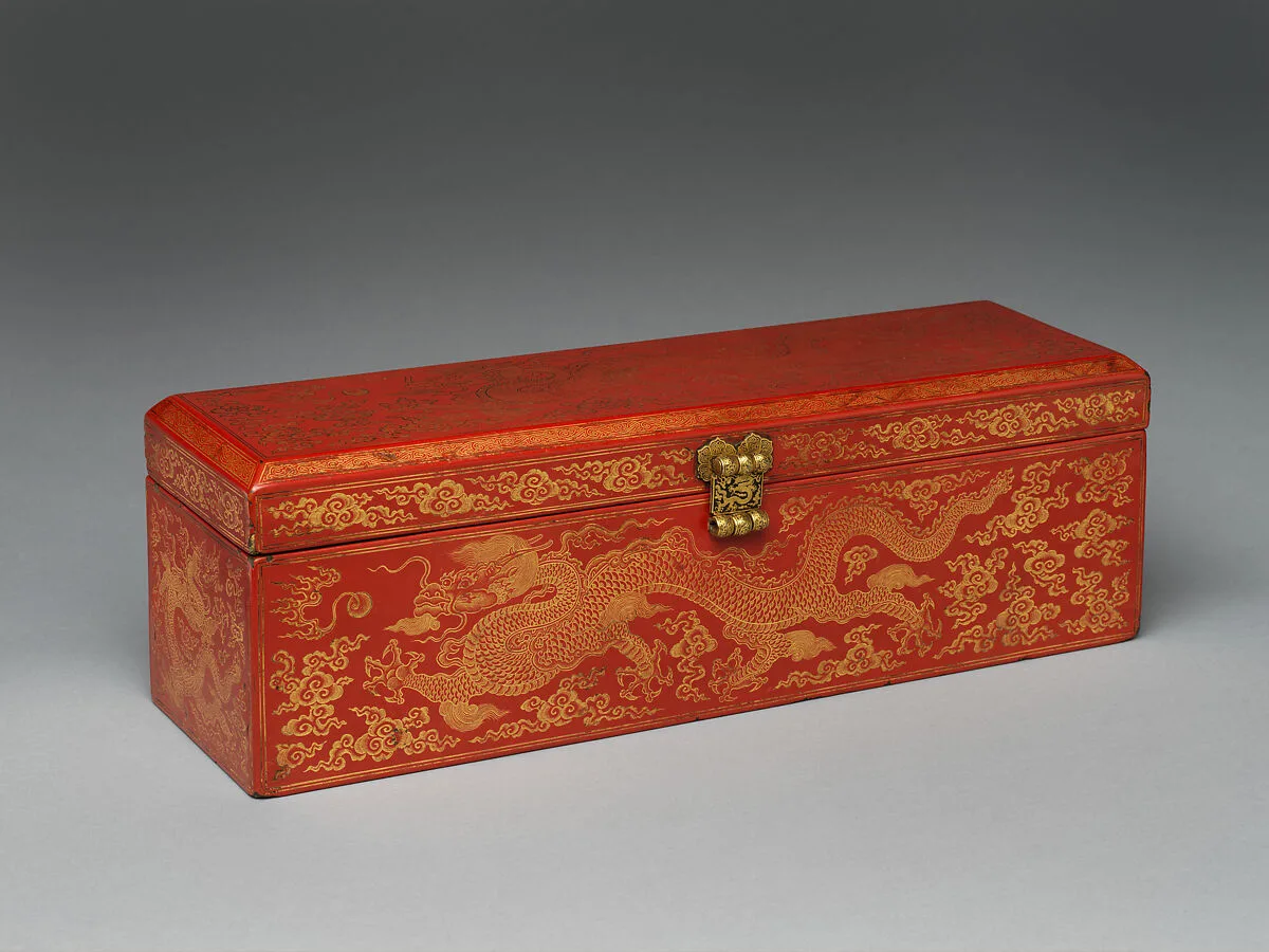 明永樂 紅漆戧金雲龍紋經箱|Sutra box with dragons amid clouds — Unknown