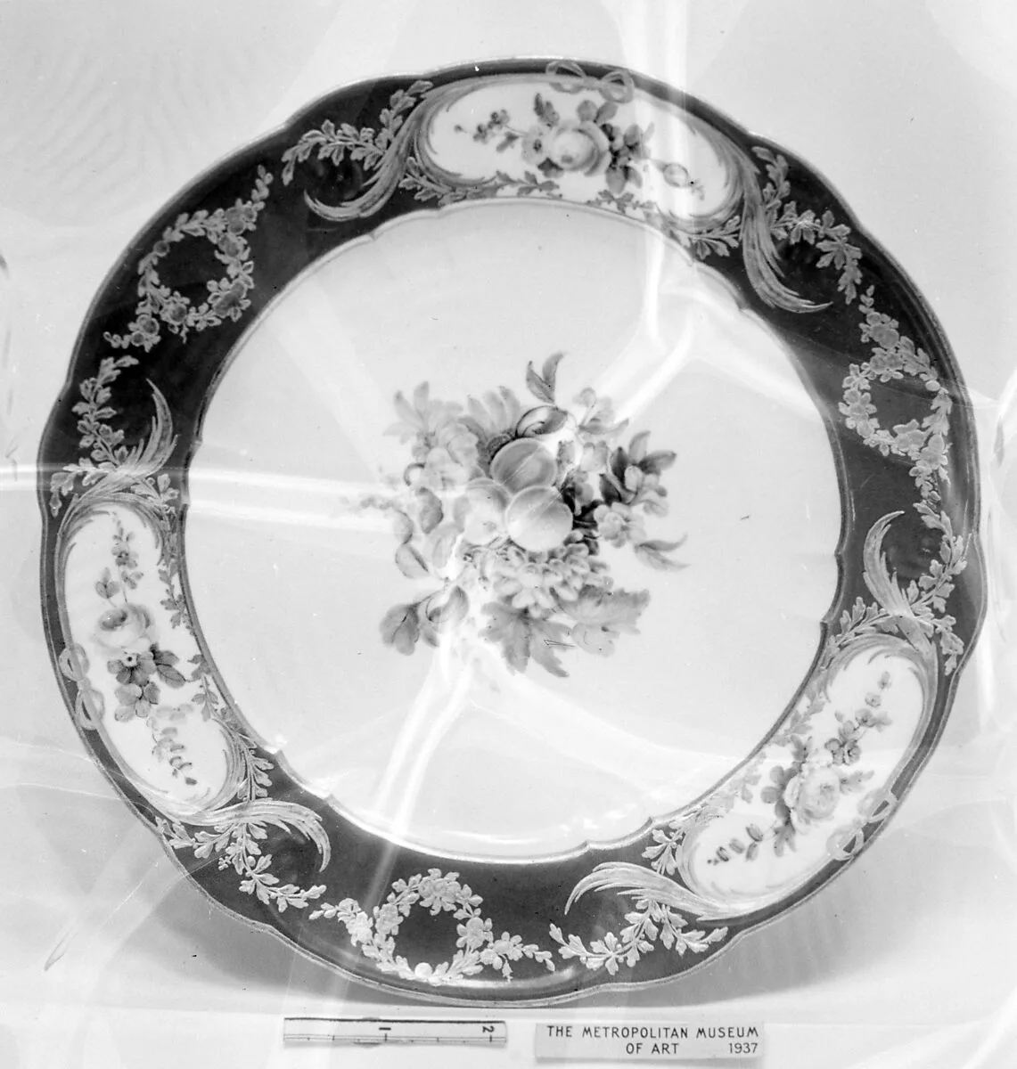 Plate (part of a service) — Sèvres Manufactory|Edme François Bouillat père|Geneviève-Louise Bouillat|Michel-Barnabé Chauvaux