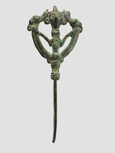 Openwork pin