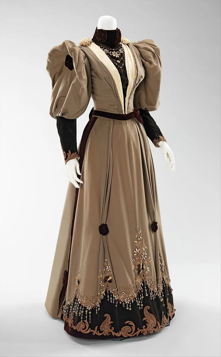 Evening dress — Unknown