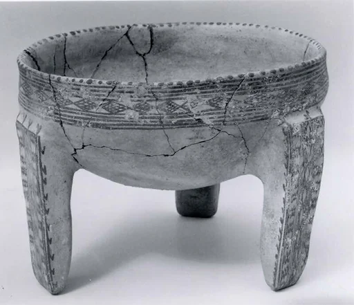 Tripod vessel