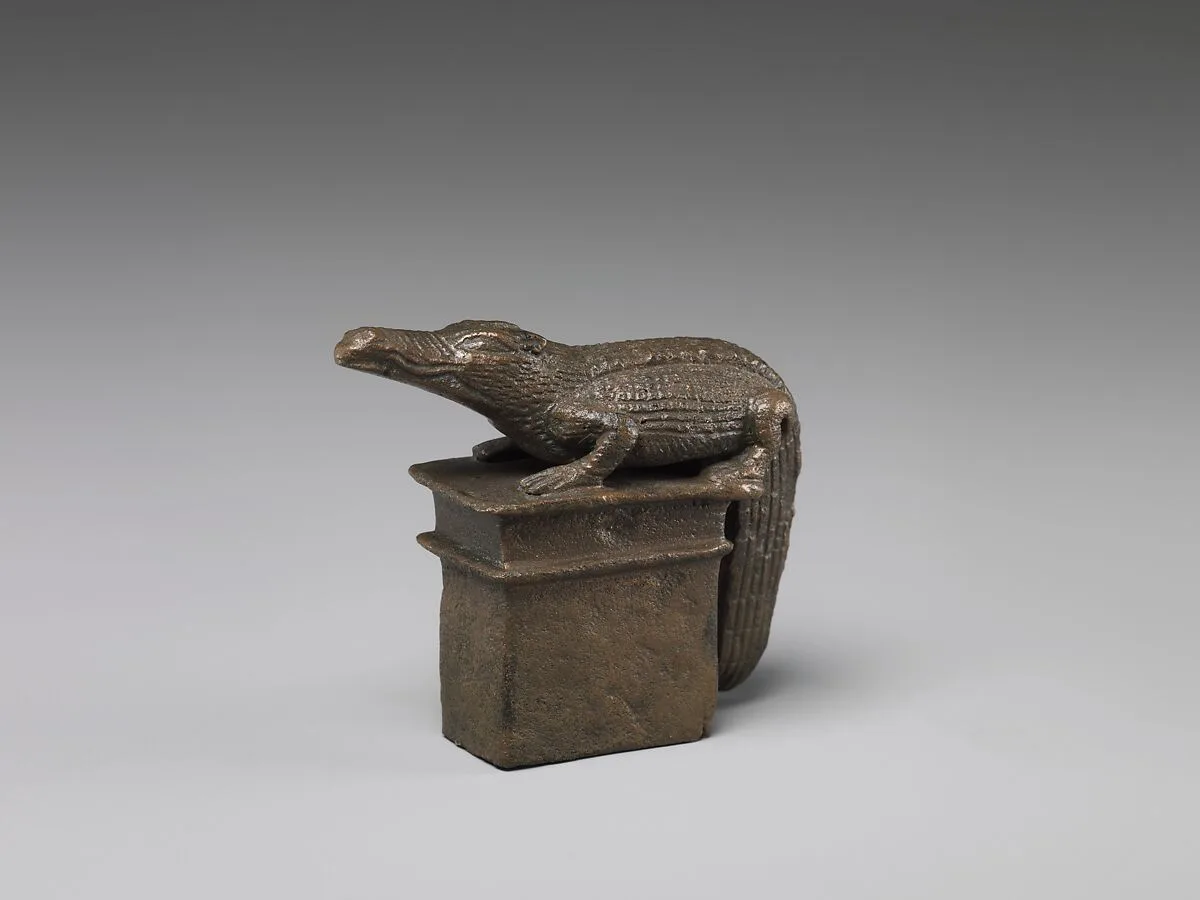 Crocodile on a shrine-shaped base — Unknown