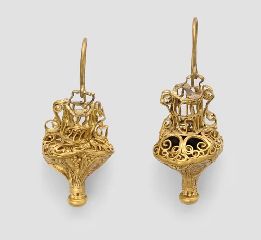 Vessel shaped earrings with twisted wire upper parts