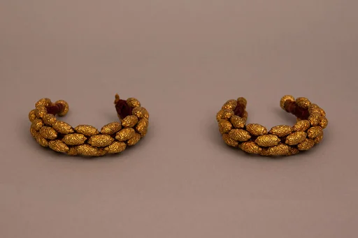 Bracelet (Pahunchi), One of a Pair