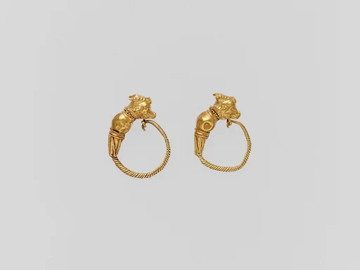 Gold earring with head of a goat