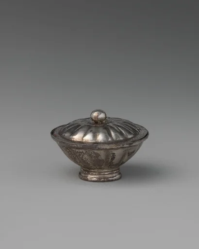Miniature bowl with cover