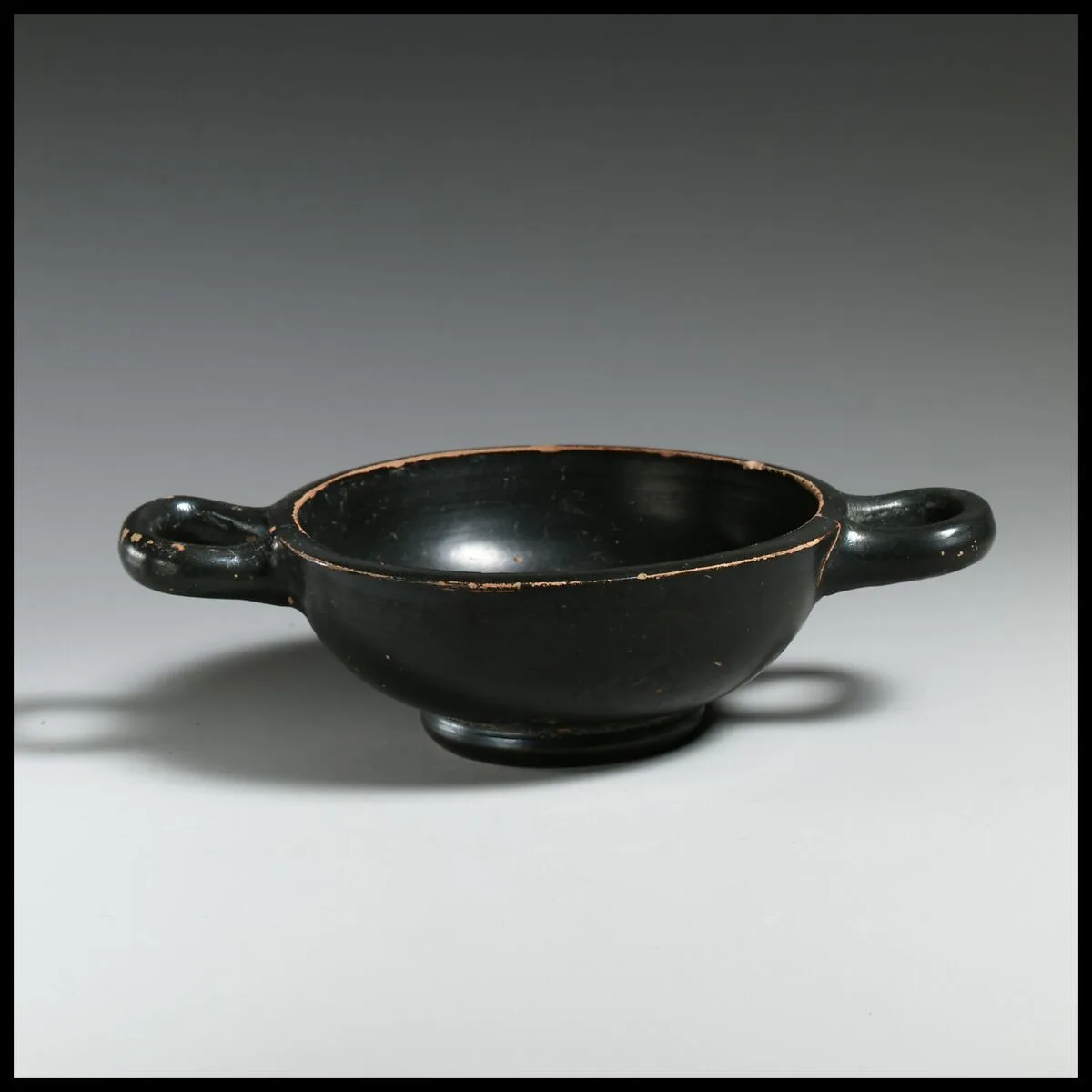 Kylix, stemless — Unknown