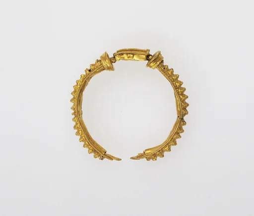 Bracelet with garnet