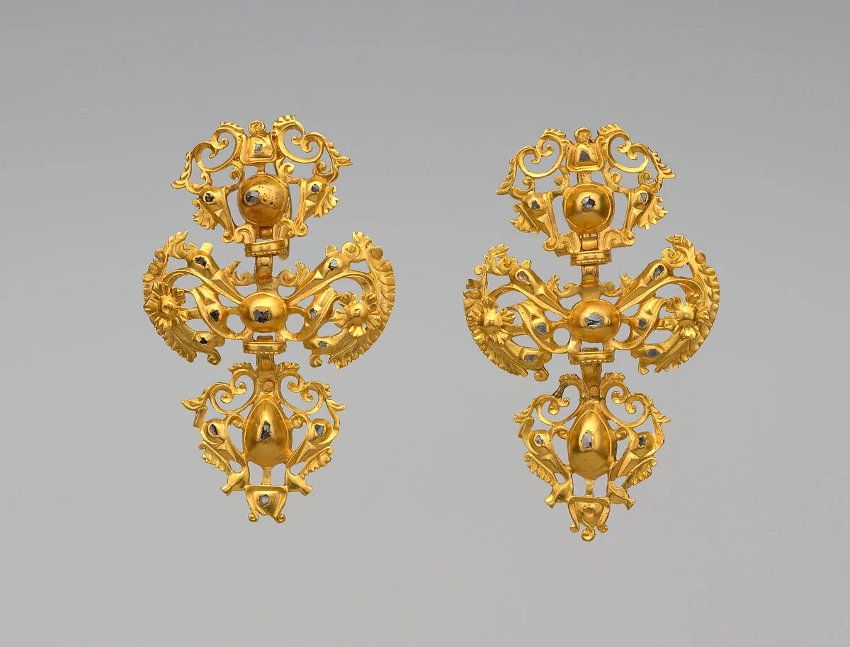 Pair of earrings — Unknown