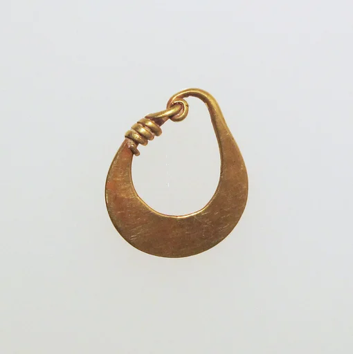 Earring, crescent-shaped