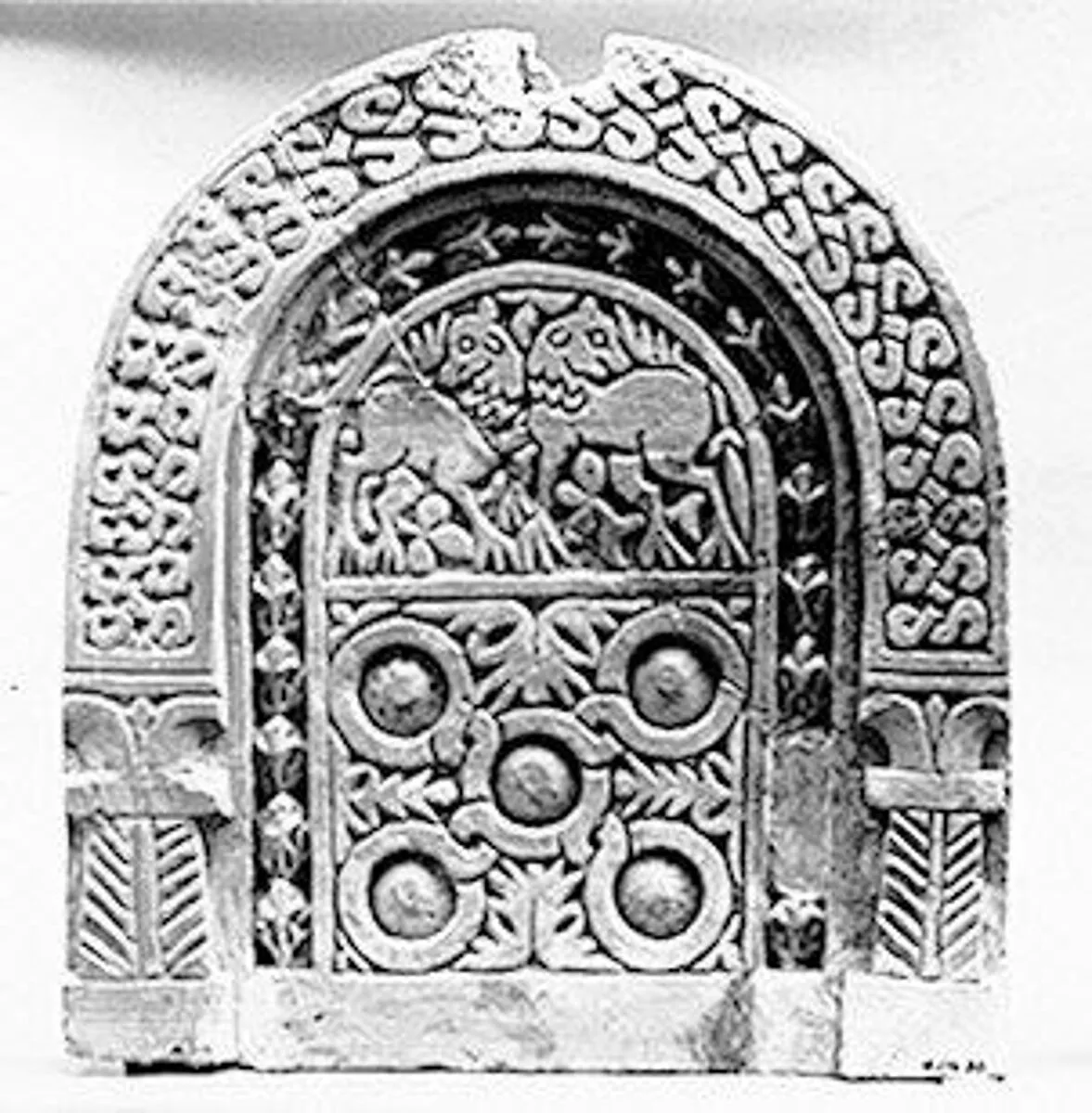 Funerary Stele with Two Lions and Circle Pattern within a Niche — Unknown