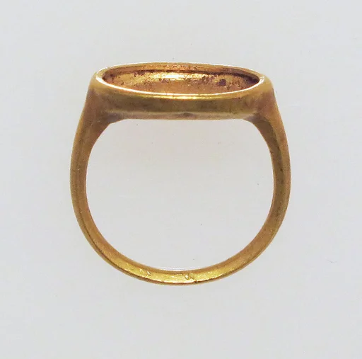 Ring with box setting