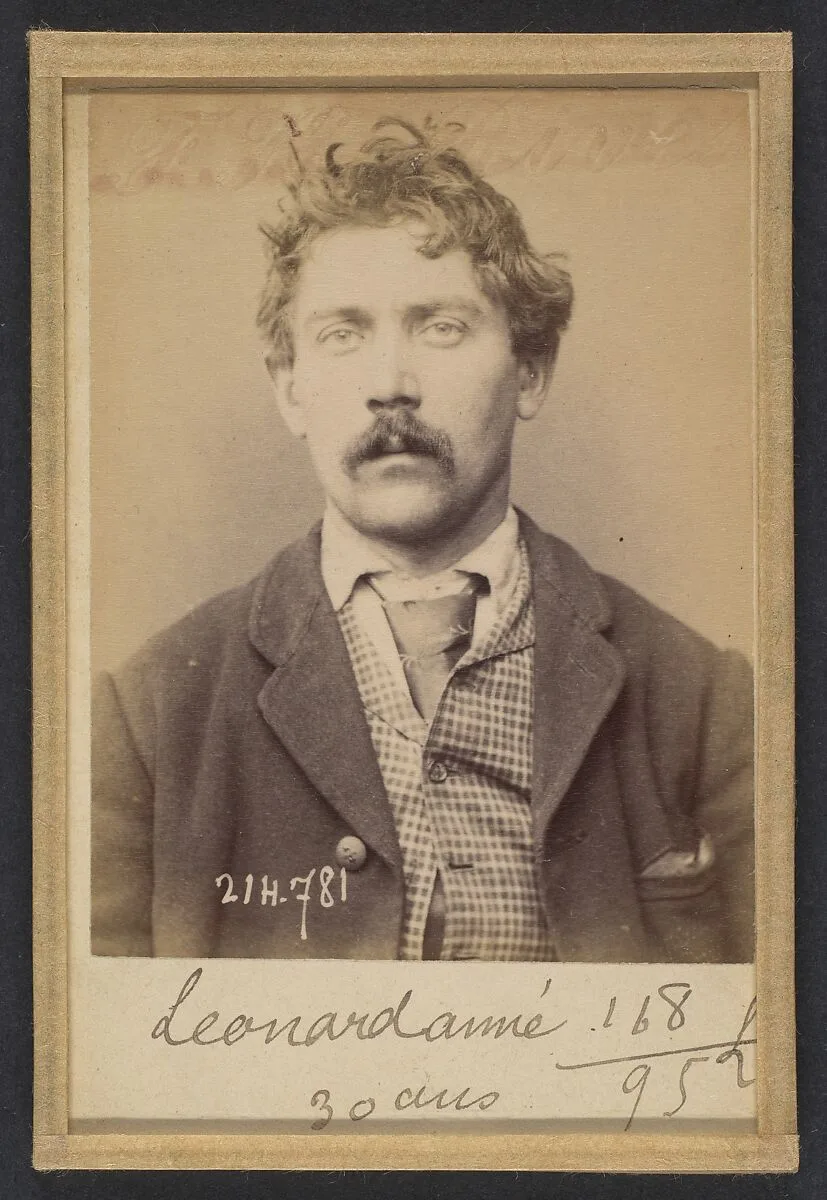 Léonard. Aimé. 30 ans, né à Chalonné/s/Loire (Maine & Loire). Mineur ou gazier. Anarchiste. 27/2/94. — Alphonse Bertillon