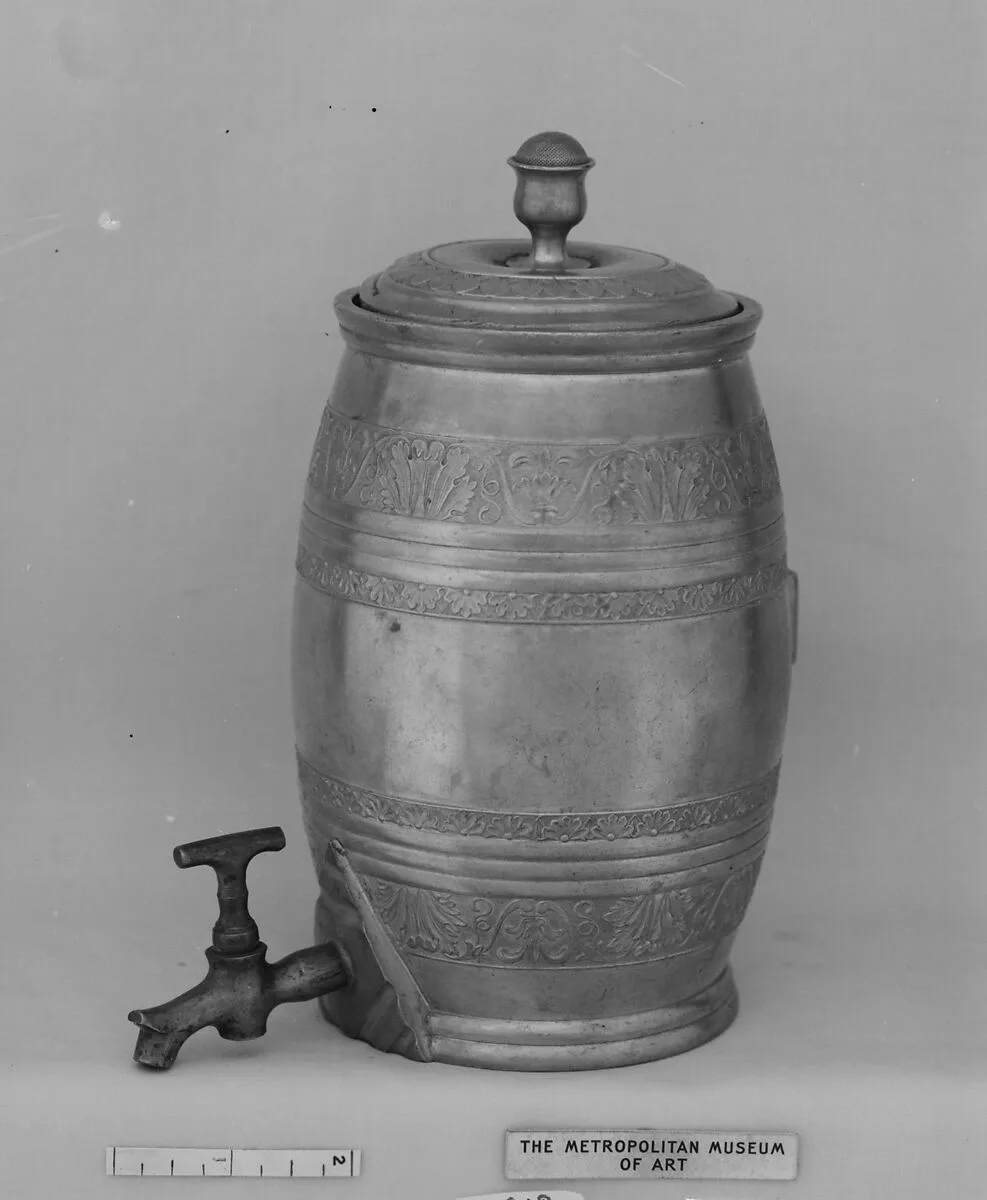 Lavatory or portable cistern — Unknown