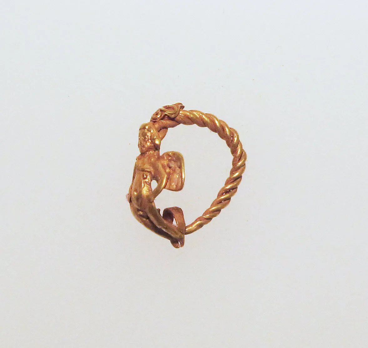 Gold earring with winged Eros — Unknown