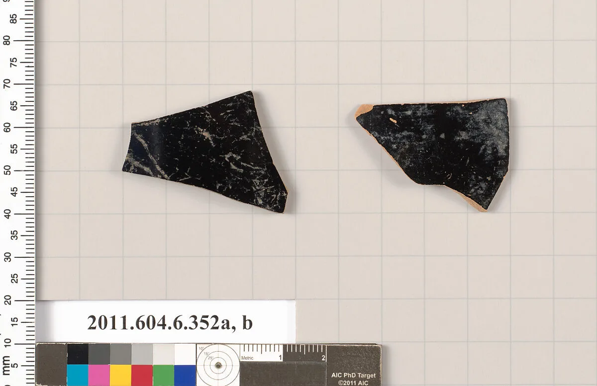 Terracotta fragments of closed shapes — Unknown