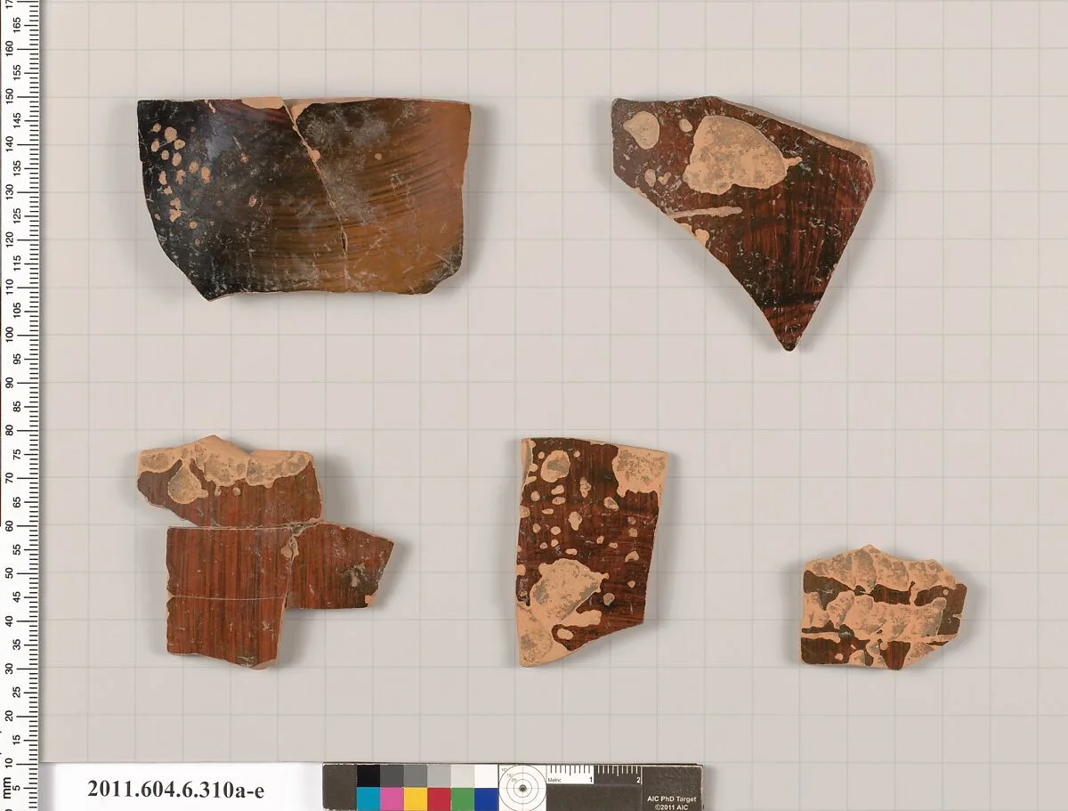 Terracotta fragments of closed shapes — Unknown