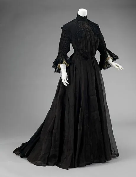 Mourning dress — Unknown
