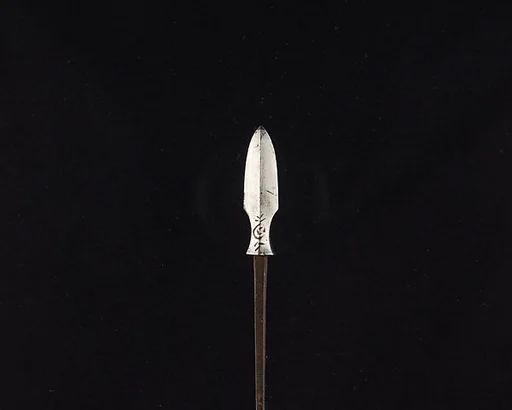 Arrowhead (<i>Yanone</i>)