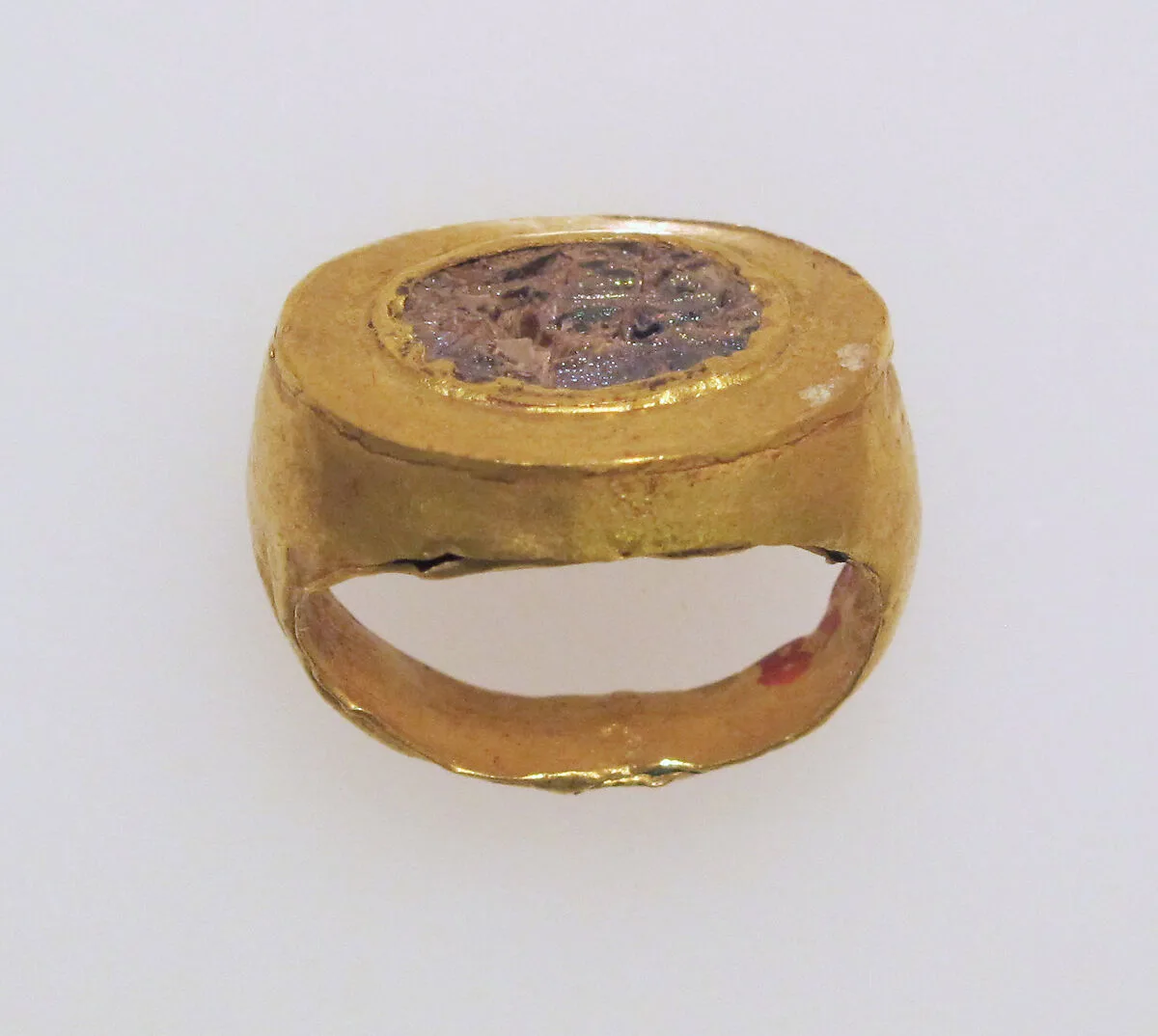 Ring with glass paste — Unknown