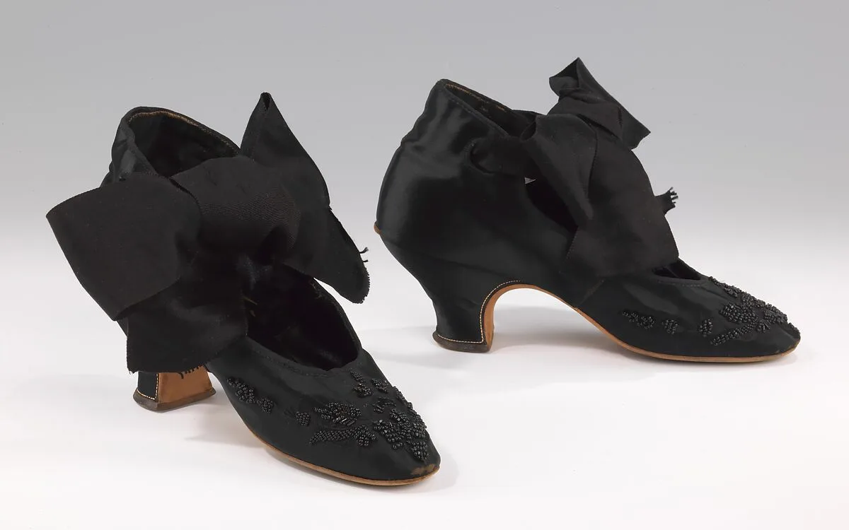 Evening shoes — Unknown