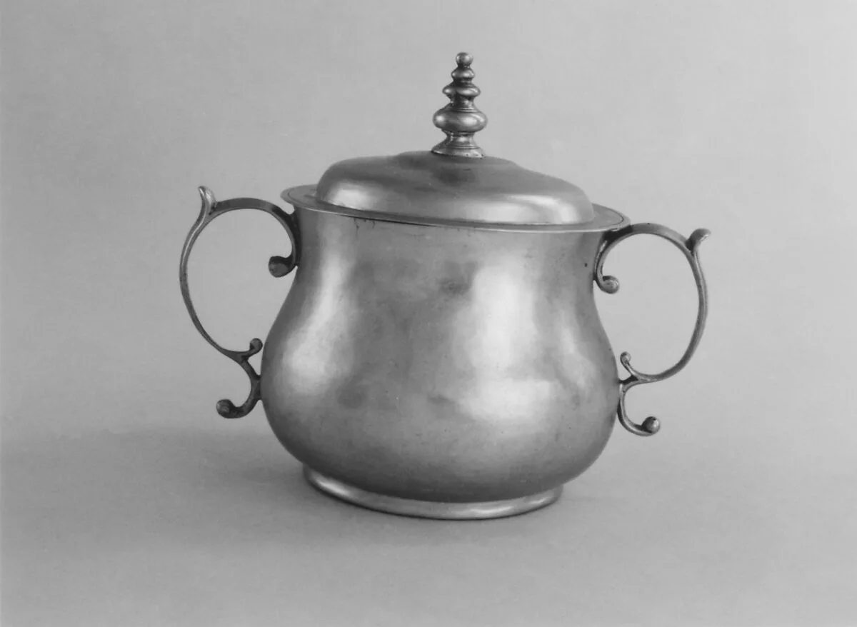 Two-handled cup with cover — Unknown