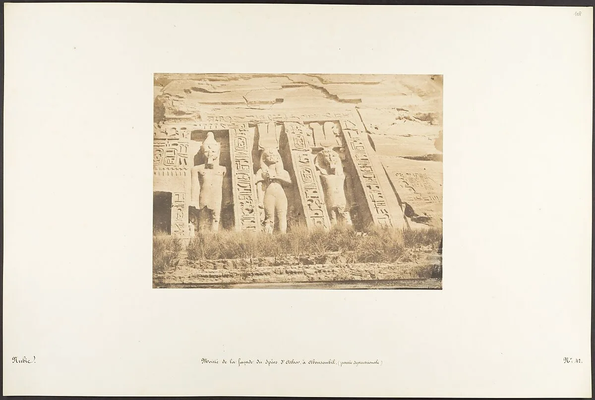 Moitié de la façade du Spéos d'Athor, à Abousembil (partie Septentrionale) — Maxime Du Camp